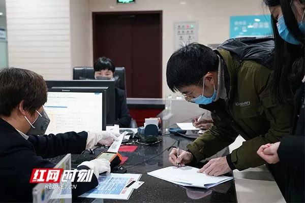 绝不能让“疫情防控打赢了，工厂也没有了”成为现实